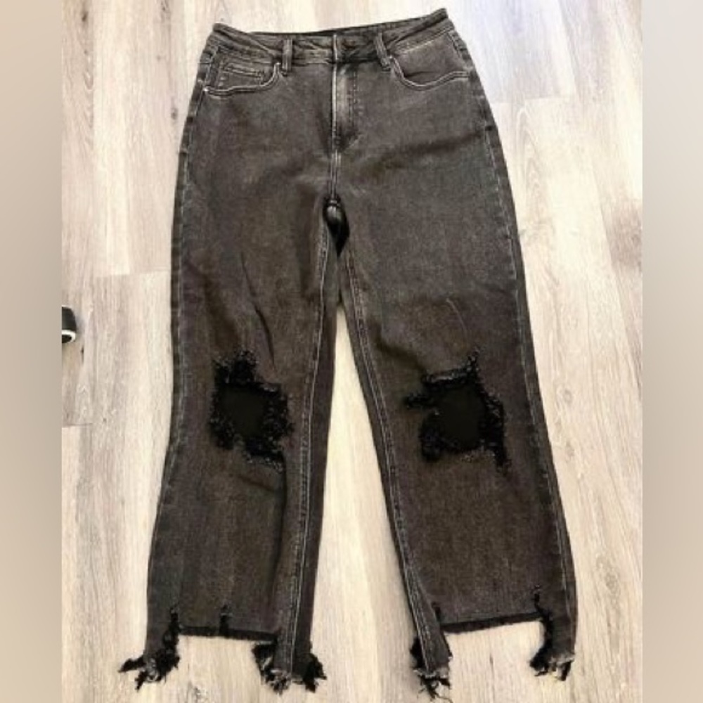 Cute distressed jeans with hold in knees.